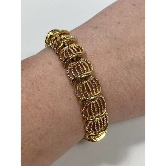 Monet Bracelet Linked Gold Tone 7” Estate Jewelry - Picture 2 of 12